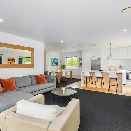 Stylish Northcote Point Bungalow